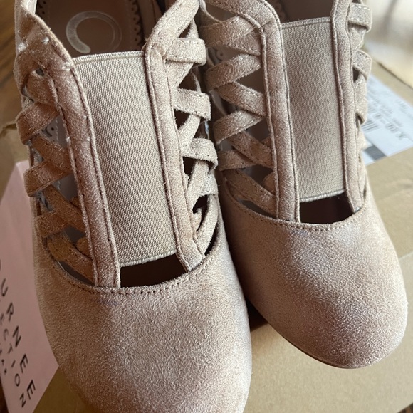 NWOT Journey Bootie - Picture 2 of 6